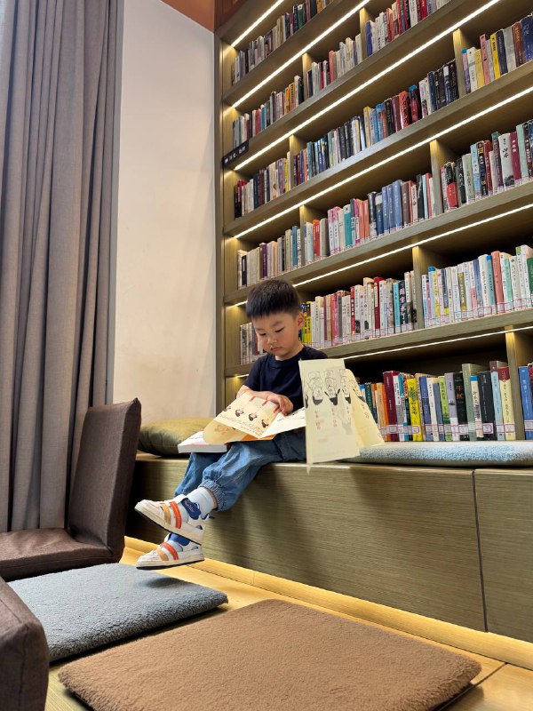 假装在看书假装在看书