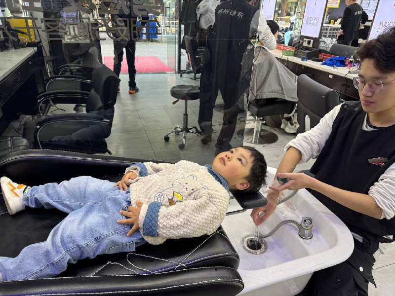 理发😅理发😅