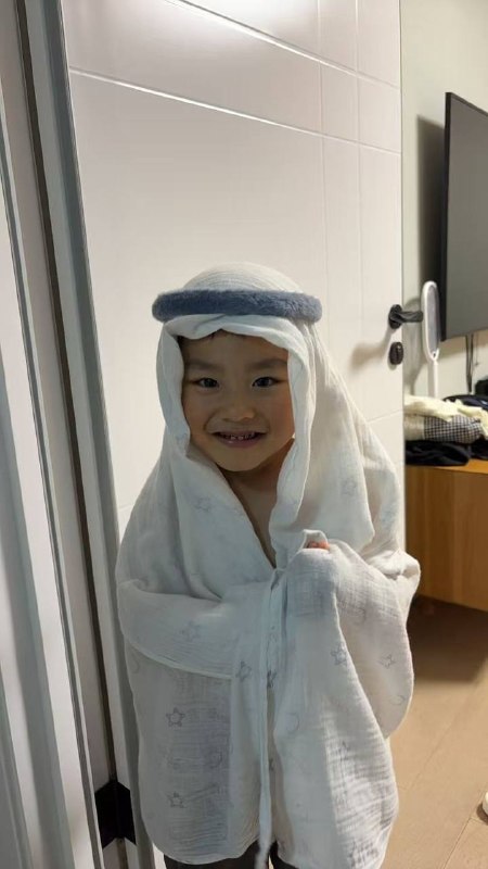 每次洗澡都要妈妈给他打扮一下，分别是神仙和阿宝每次洗澡都要妈妈给他打扮一下，分别是神仙和阿宝